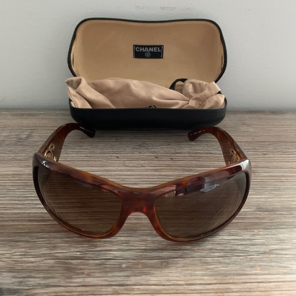 CHANEL Sunglasses